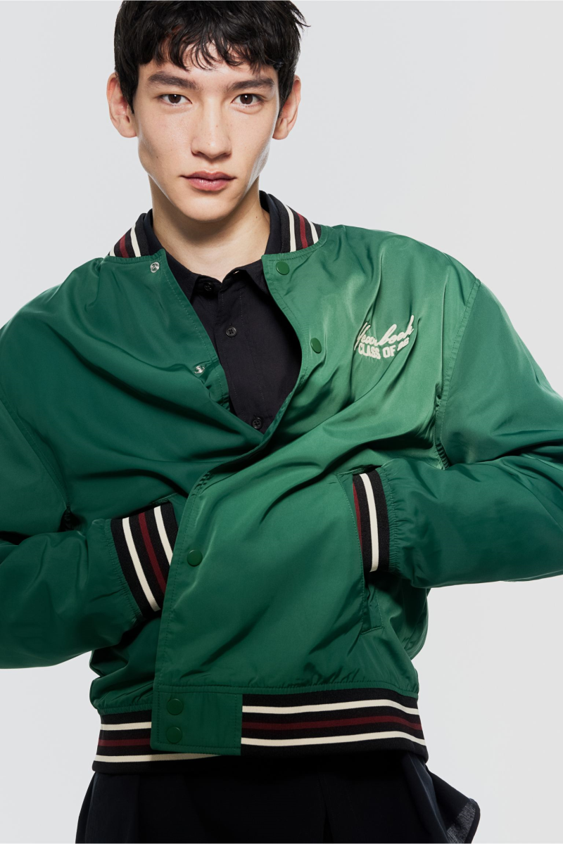 ao-khoac-bong-chay-vai-satin-regular-fit